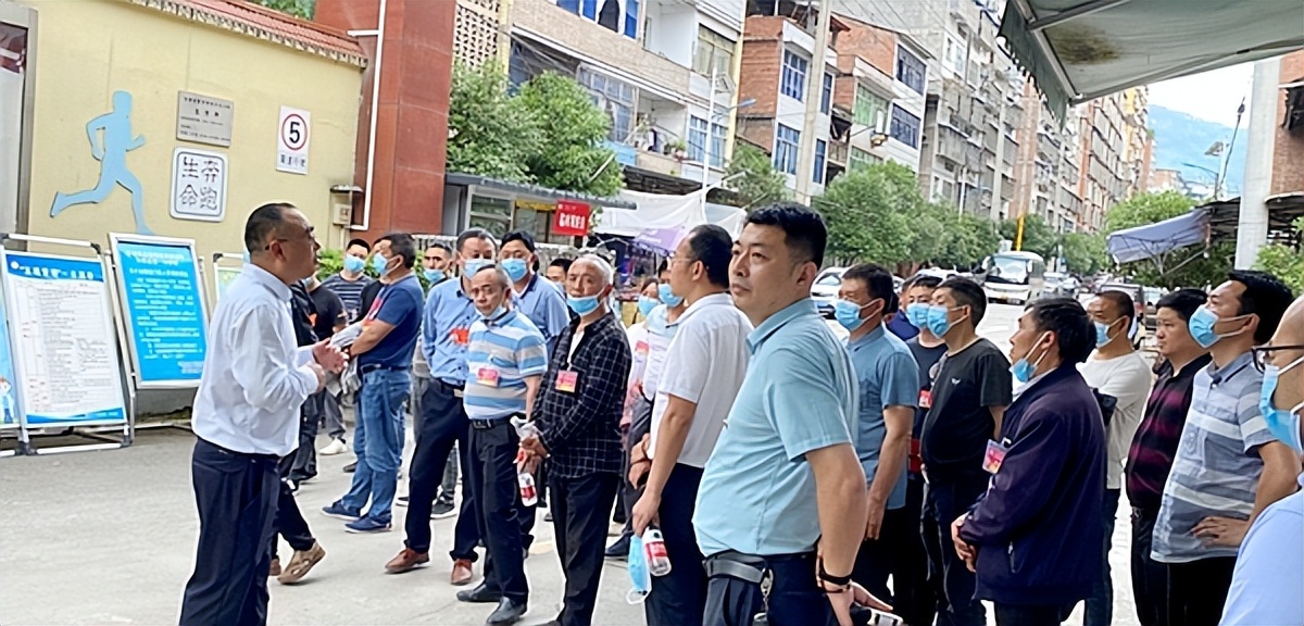 丰都龙河镇丰一中学校简介,丰都县丰一中学