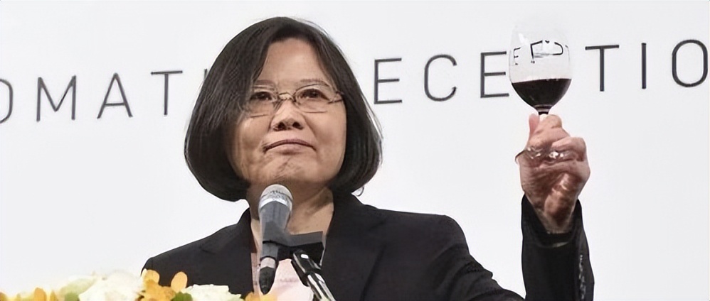 女“*独台**”分子黄捷：其家人在厦门赚钱，曾为“港独”众筹物资