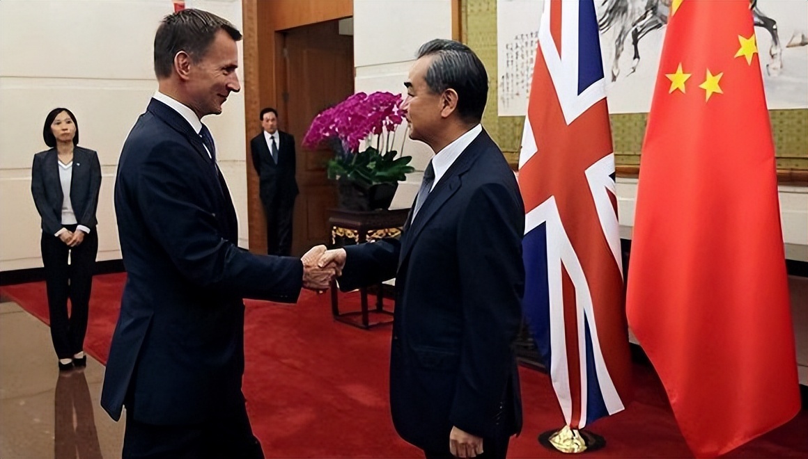 端碗吃饭放碗骂娘,端碗吃肉放筷骂娘