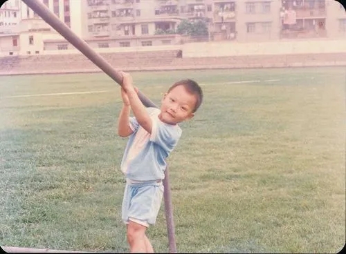 易建联生了多少个孩子,易建联娶了多少老婆