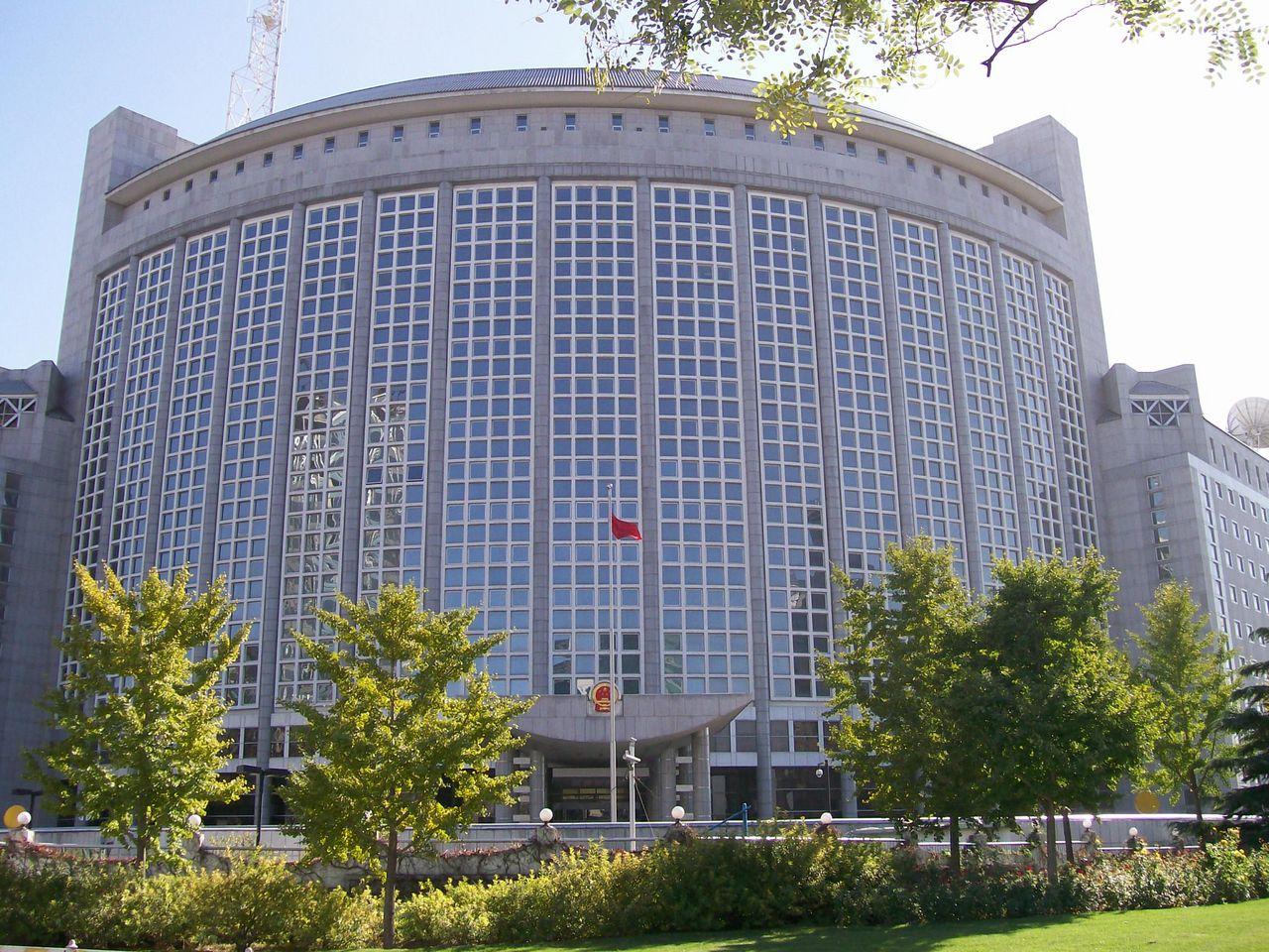 美国向中国澄清3件事，中美已在“战争边缘”？中国要“抓内鬼”