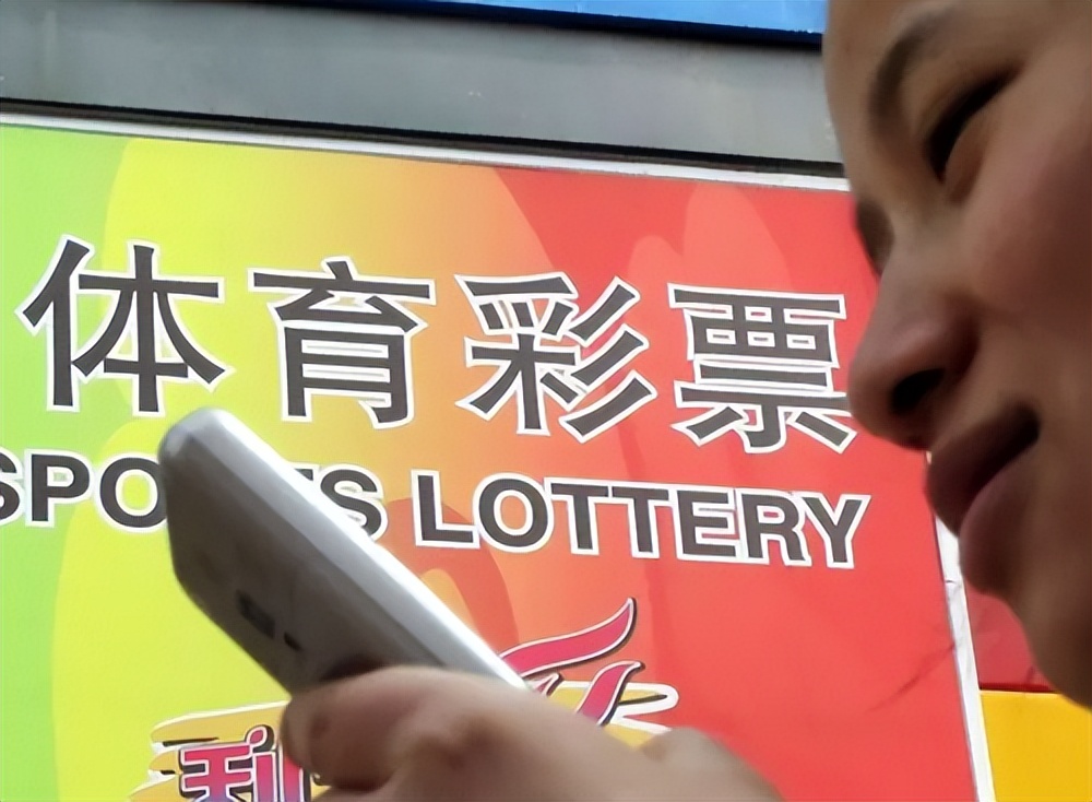 买彩票中大奖彩票店有奖金吗,给别人垫付买的彩票中奖奖金归谁