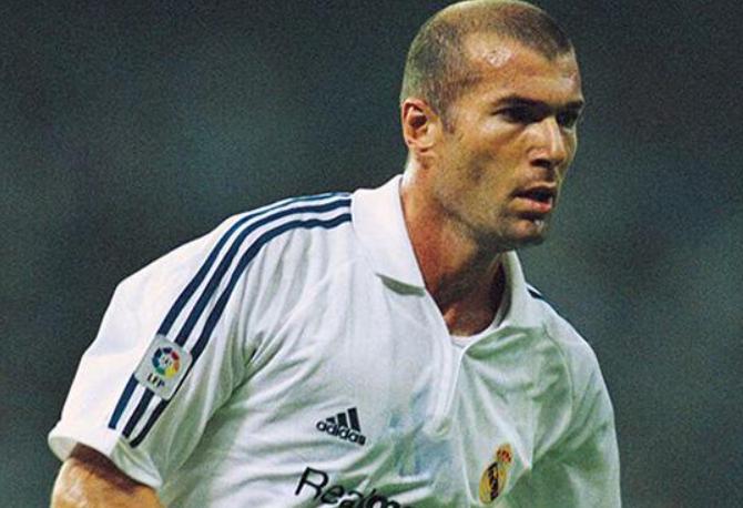 巴黎夺得法甲冠军更衣室疯狂庆祝,大巴黎提前夺得法甲冠军更衣室