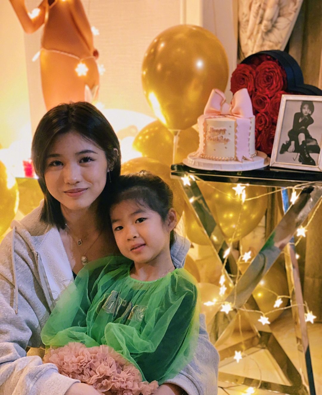 章子怡为小苹果庆生撞脸陈妍希,章子怡为小苹果庆生