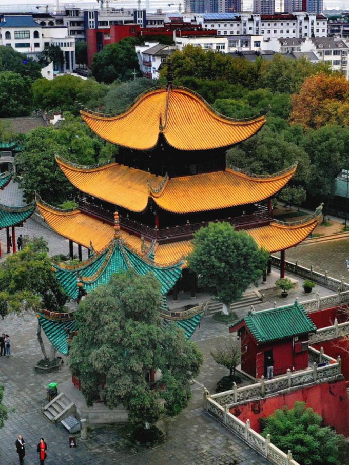 岳阳楼是江南三大名楼之一在哪里,中国四大古楼岳阳楼航拍