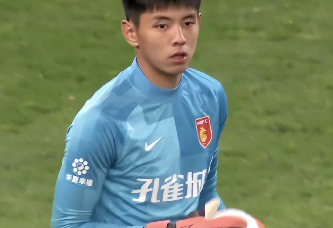撞脸李现！河北犬系00后足球小将引关注~