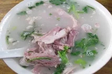 济南东部有名的羊汤馆,济南羊汤加汤8块