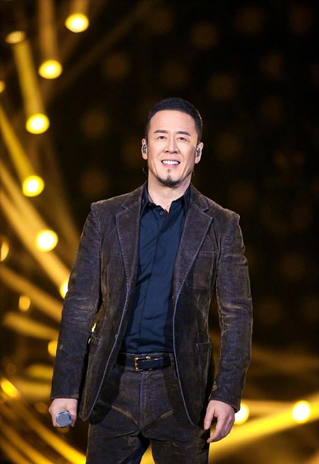 杨坤为什么在乐坛的地位高,杨坤为什么在乐坛的地位这么高