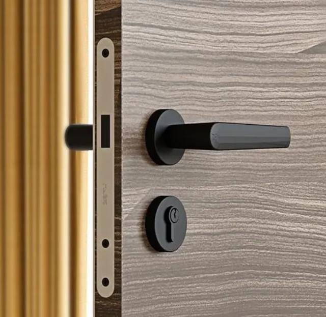 新房装修室内木门到底怎么选呢,买卧室木门怎么选价格质量