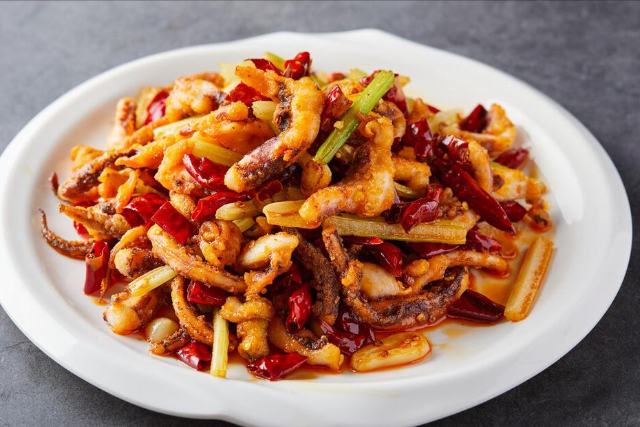 炒鱿鱼必须要焯水吗,炒鱿鱼家常做法需要焯水吗