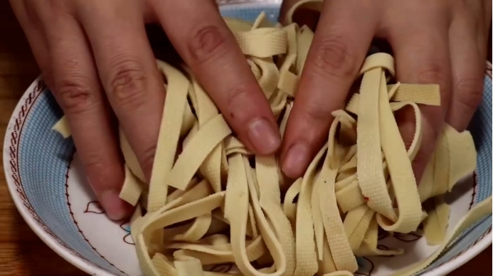 豆腐皮怎么做好吃到停不下来,豆腐皮怎么做没有豆腐味