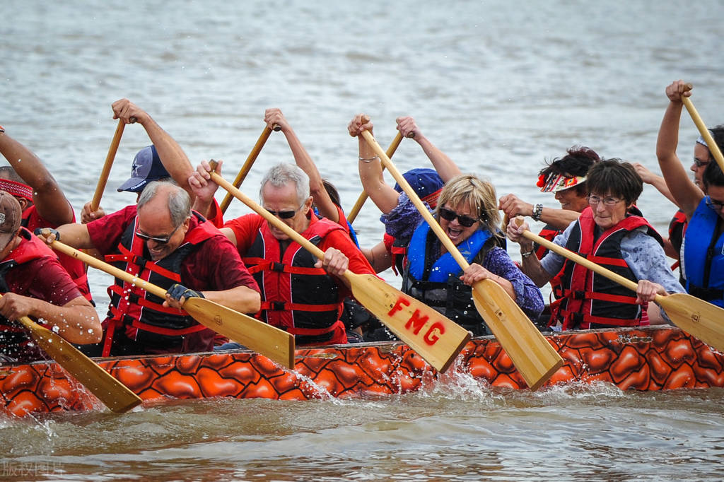 和赛龙舟有关的诗词,赛龙舟古诗词