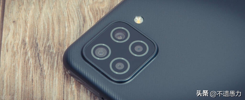 为什么现在手机摄像头越来越多,为什么手机摄像头越来越模糊了