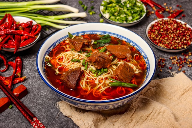 一碗兰州牛肉面到底成本有多少,兰州牛肉面一碗成本价多少钱