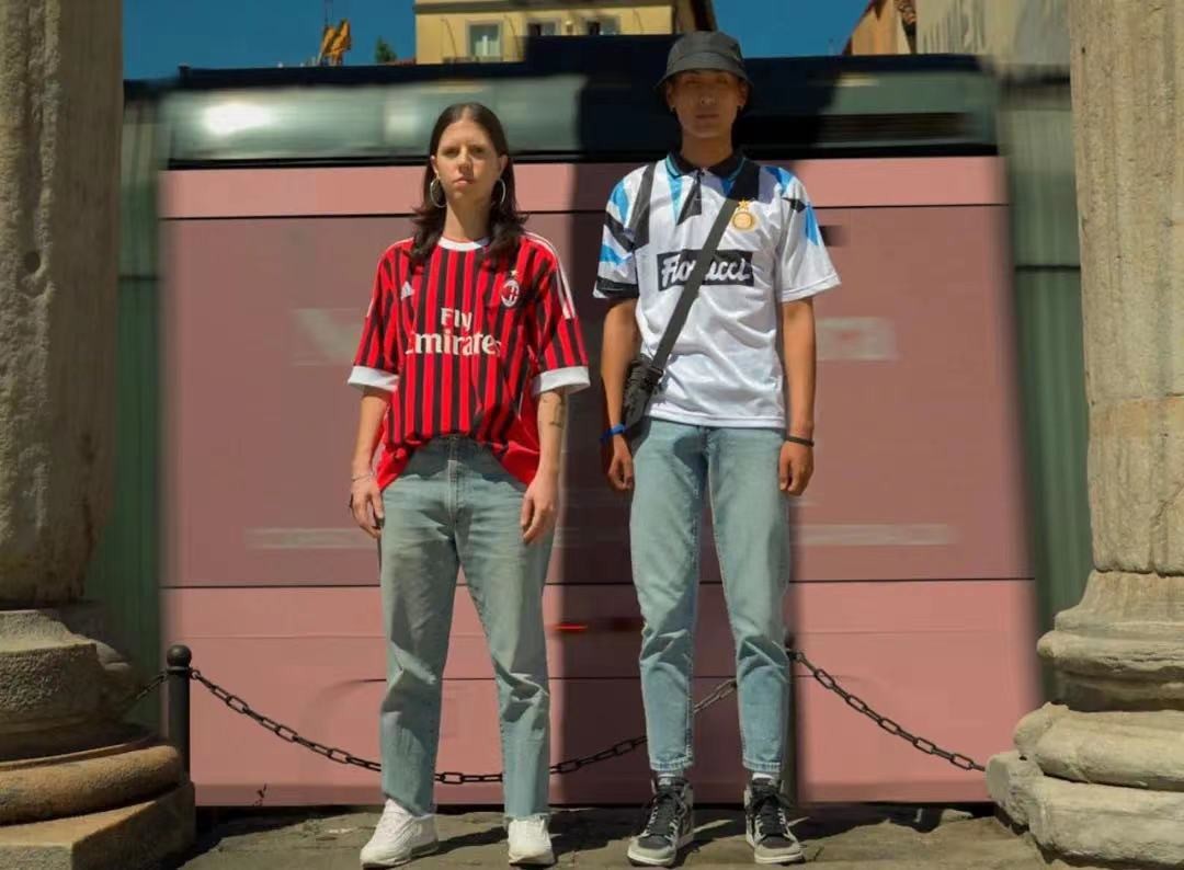 牛仔裤球衣搭配女生,曼城球衣blokecore