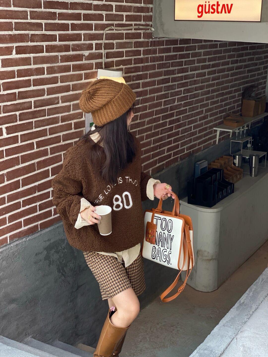 羊羔绒宽松慵懒风高级感卫衣,慵懒风羊羔绒卫衣怎么搭配才好看