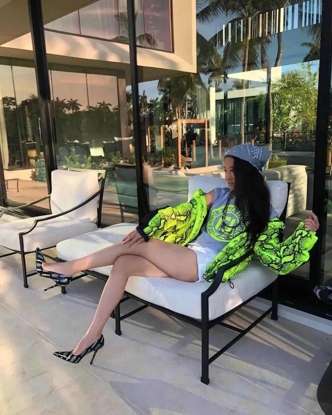 身价40亿“婚纱女王”找95后男友,她活得比萧亚轩还潇洒