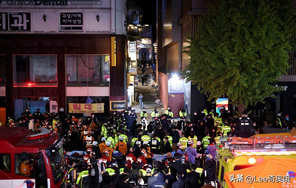 韩国发生重大*踏事踩**故悲剧发生时仍有人在尽情玩闹“娱乐至死”