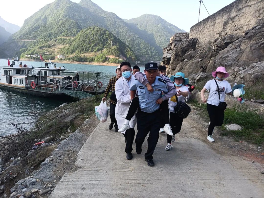 我在岗位守护旅客平安过年,我在岗位上救援现场视频