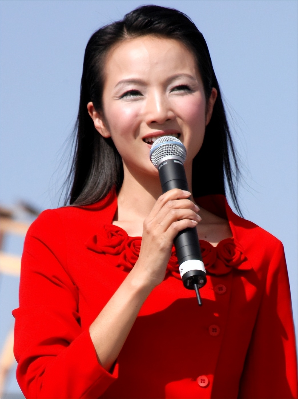 主持人管彤41岁嫁普通丈夫,著名主持人管彤结婚了吗