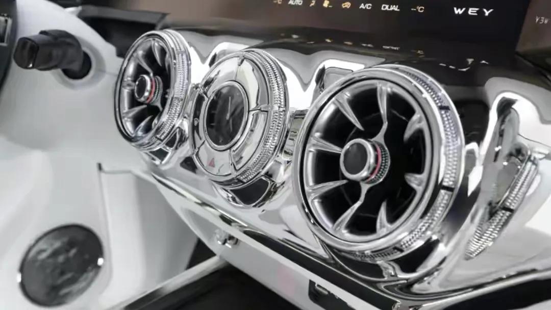 长城坦克300赛博版发布，售价30.80万元，对标吉普牧马人