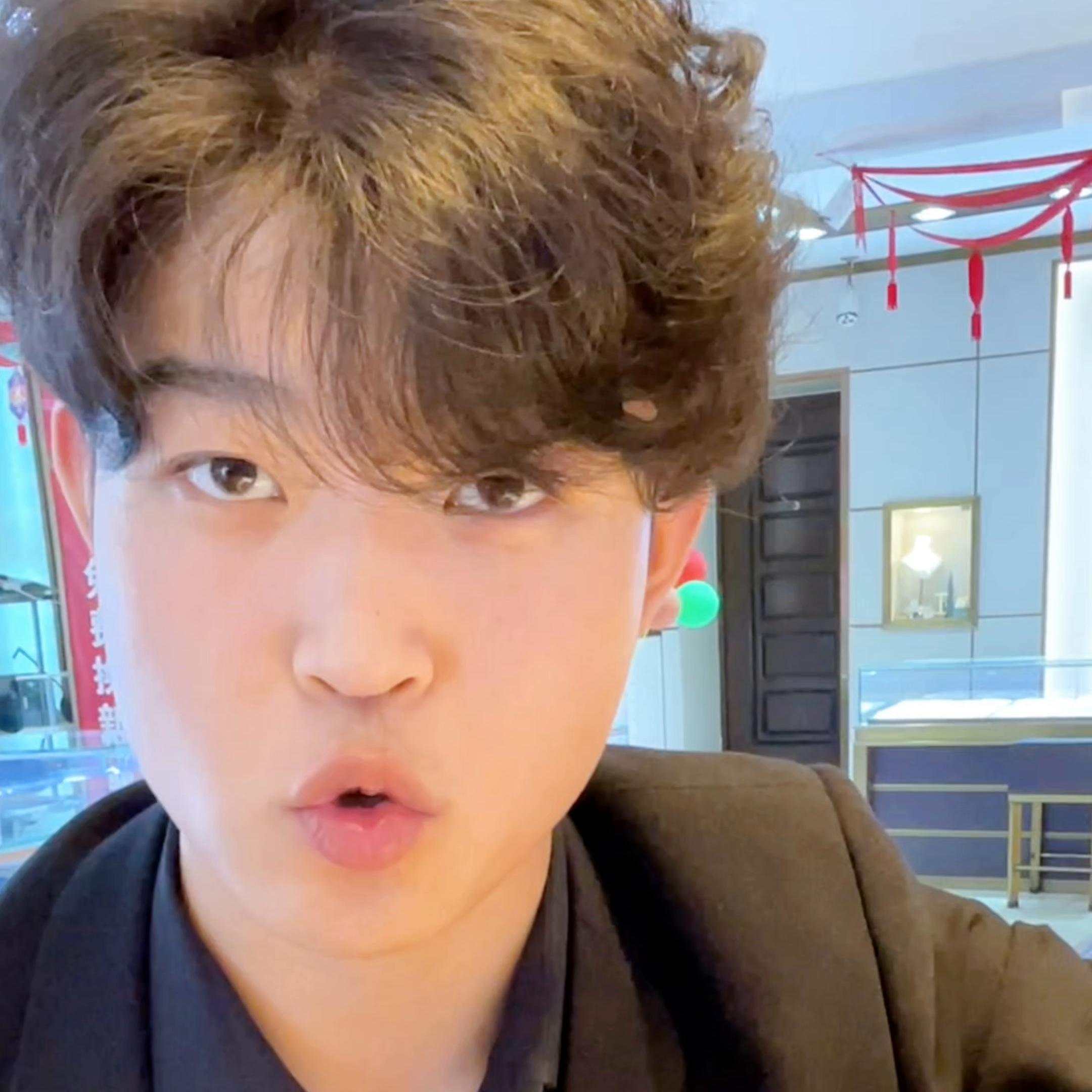 老公送老婆所有黄金首饰 (金首饰送女朋友5000)