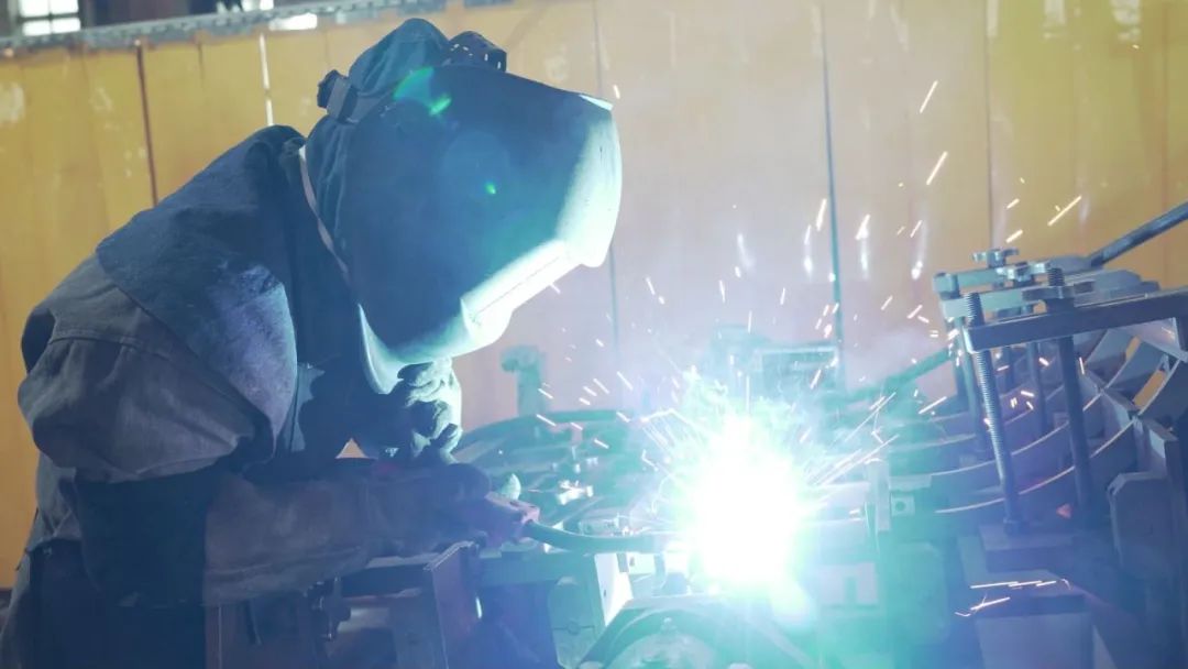 “男同事能做好的工作,我也一样能做好!”—凯傲宝骊焊工沈建桥