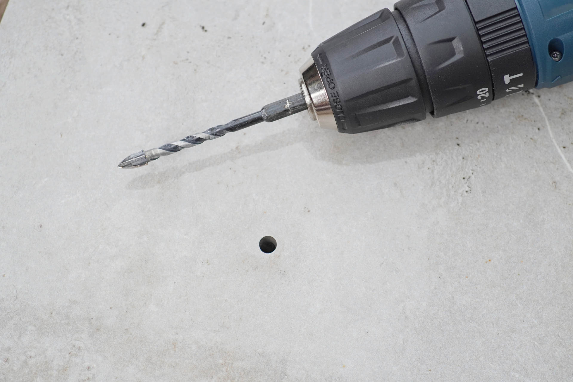 博世冲击钻安装钻头的方法,博世锂电冲击钻如何拆