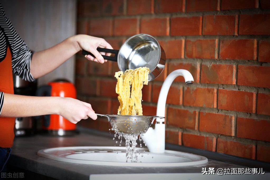 老师傅教你擀陕西手擀面视频,七大窍门教你做劲道手擀面