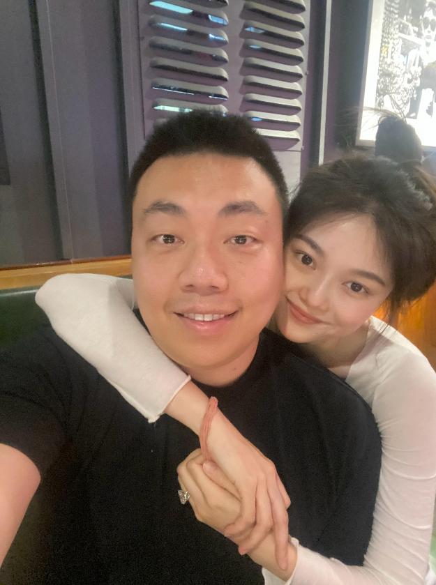 用12年做到从网红到豪门贵妇，“豆瓣女神”晚晚如今怎么样了？