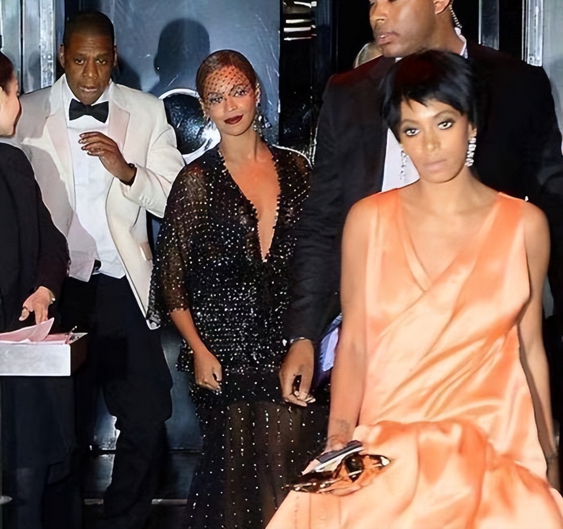 夏奇拉和皮克甜蜜视频,夏奇拉皮克恋爱曝光