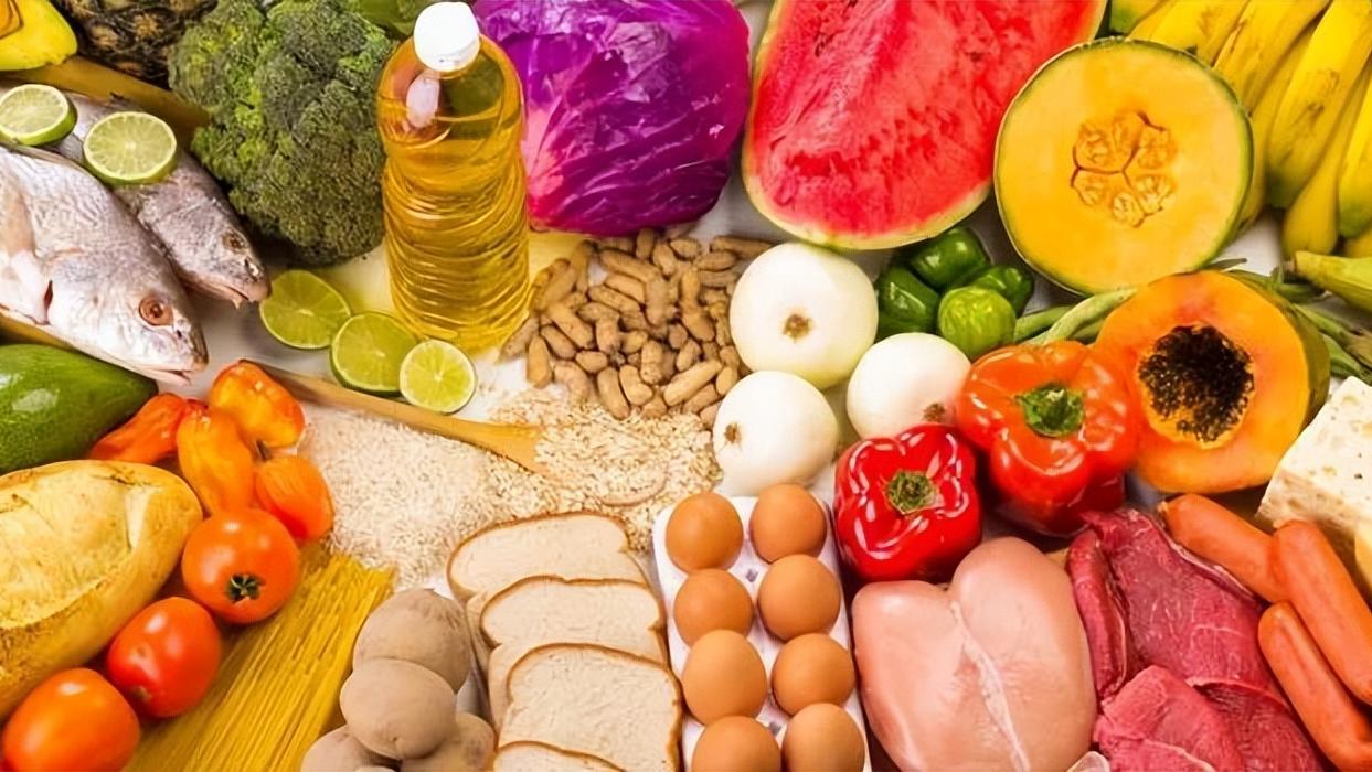 为啥白头发越长越多？你以为是老了，医生：或是缺乏这几种营养素