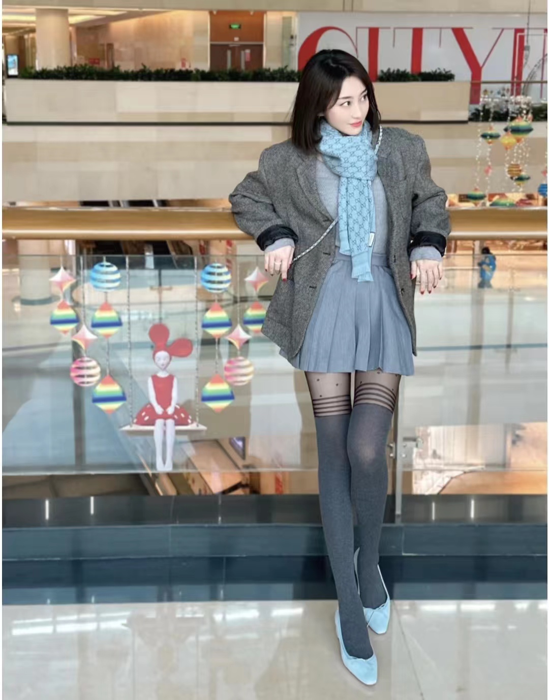 西装外套怎么搭配裙子好看气质,西装外套搭配时髦女士