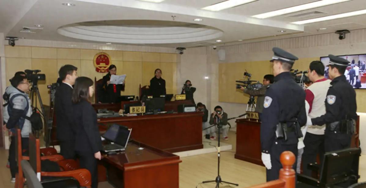 19岁湖南老将因猥亵5岁女儿而被女友陷害，他试图自杀并永久残疾