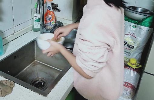 31岁未婚试管三个混血宝宝,36岁单身女子试管婴儿双胞胎