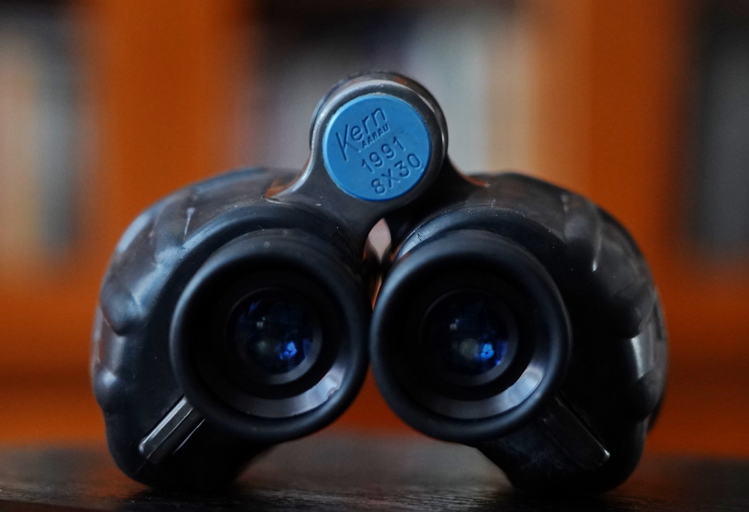 一树梨花压海棠:是*用军**望远镜好?还是名牌望远镜好?