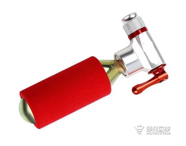 用什么能快速扎破轮胎,教你省钱修轮胎