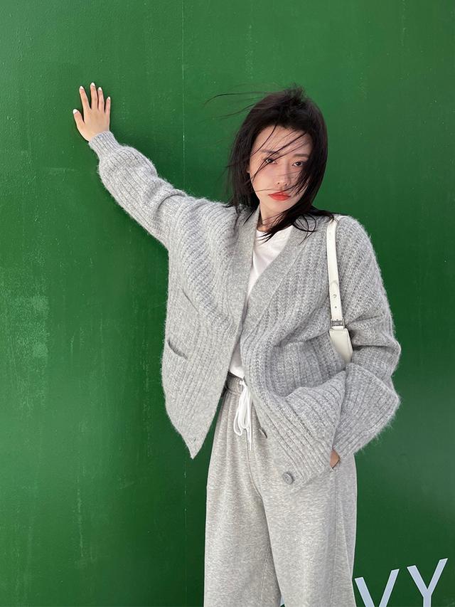 橘色针织开衫毛衣怎么搭配最洋气,2019秋冬女毛衣撞色复古针织开衫