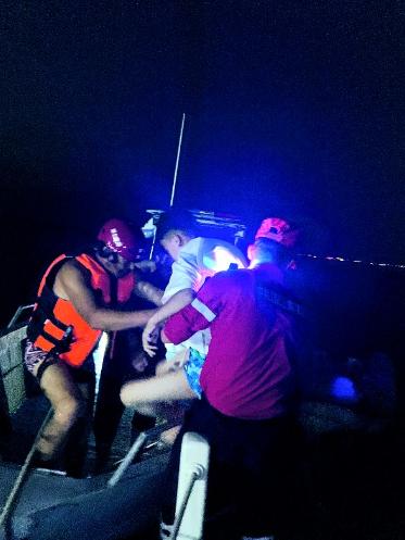 大连一男子失足落水被救起,大连小伙海上漂流七小时获救