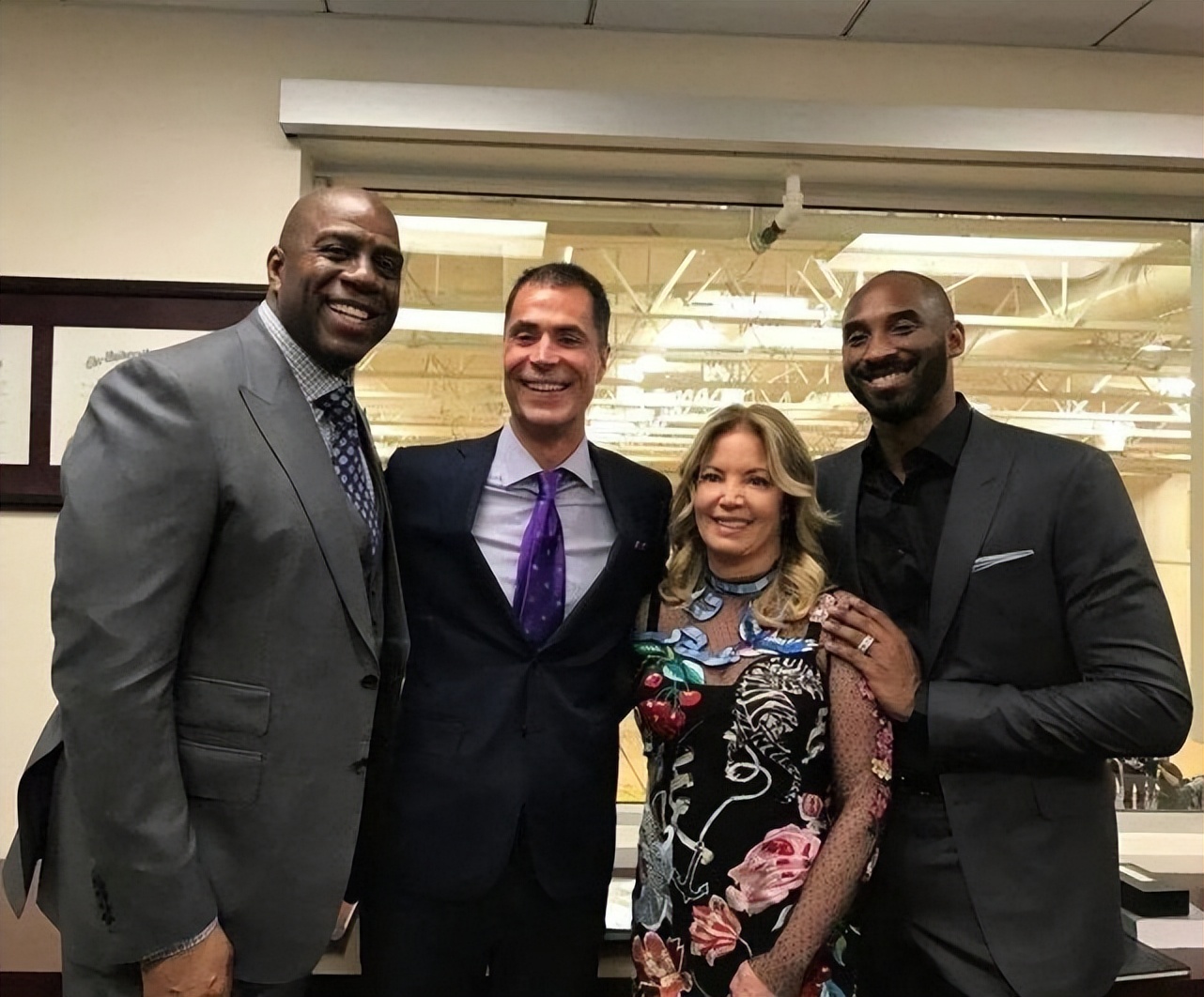 湖人老板珍妮巴斯最新消息,湖人老板珍妮巴斯宣布择偶标准