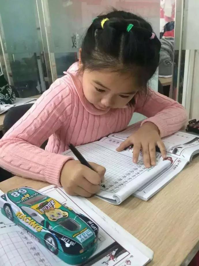 草根作家杨正夫乡土作品选集（四）勤劳的“小蜜蜂”文/杨正夫