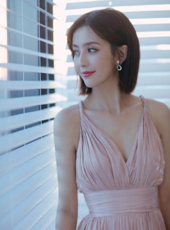 佟丽娅:父亲让她卑微,婚后容忍老公出轨,离婚后勇敢做自己