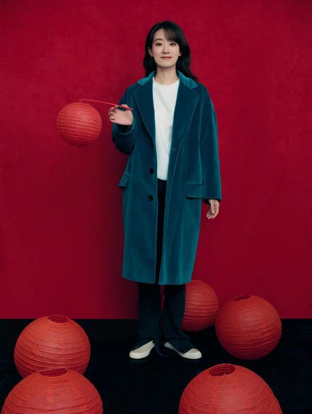 张小斐同款大衣穿搭,张小斐同款丝绒大衣搭配