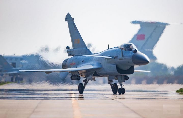 美专家：中国空军歼11A曾败给泰国空军鹰狮，歼10C可夺回胜利