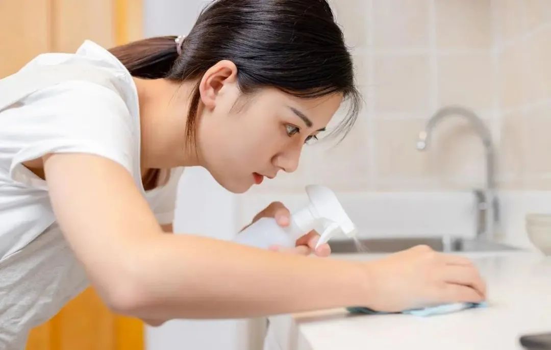 家里出现蚂蚁应该怎样应对,家里有蚂蚁教你一招彻底消灭