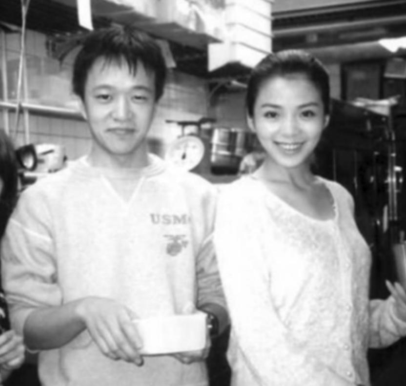 主持人朱迅哽咽痛哭,主持人朱迅和婆婆一起同台