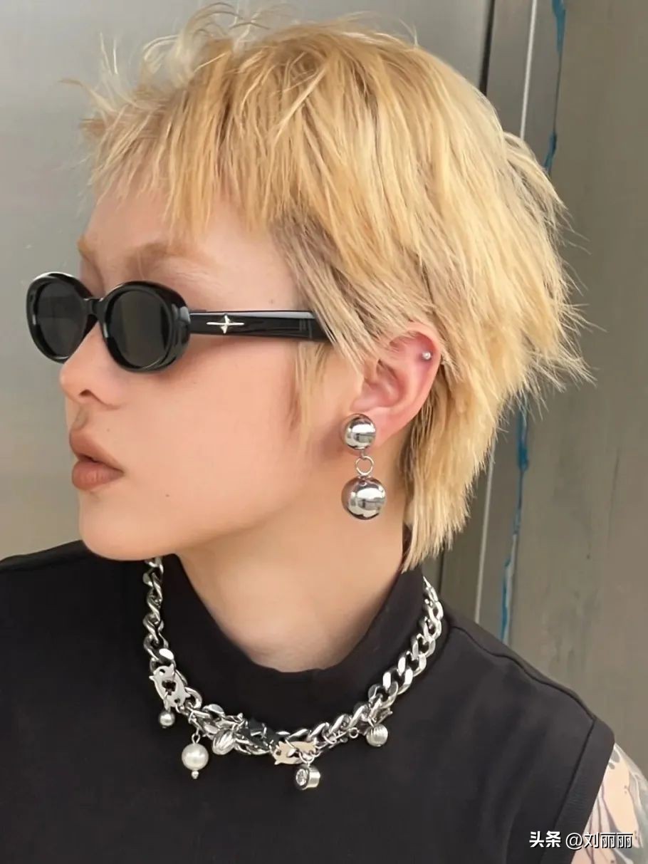 气质优雅发型女2020流行发型,适合女性的发型2020流行发型