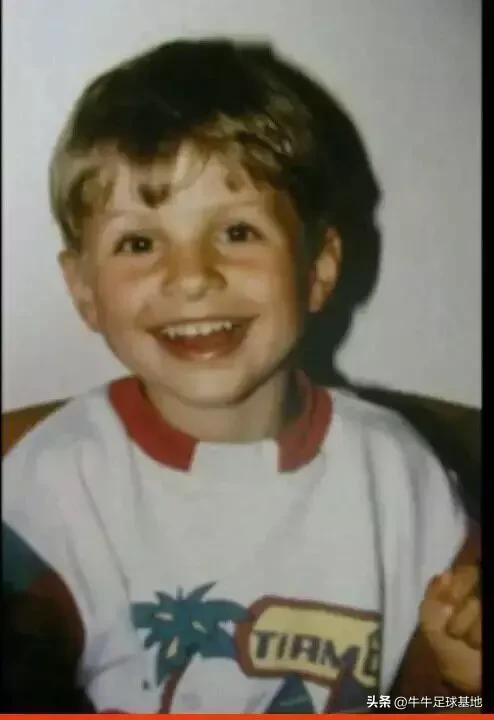 足球明星年轻与现在照片对比,足球明星小时候纪录片