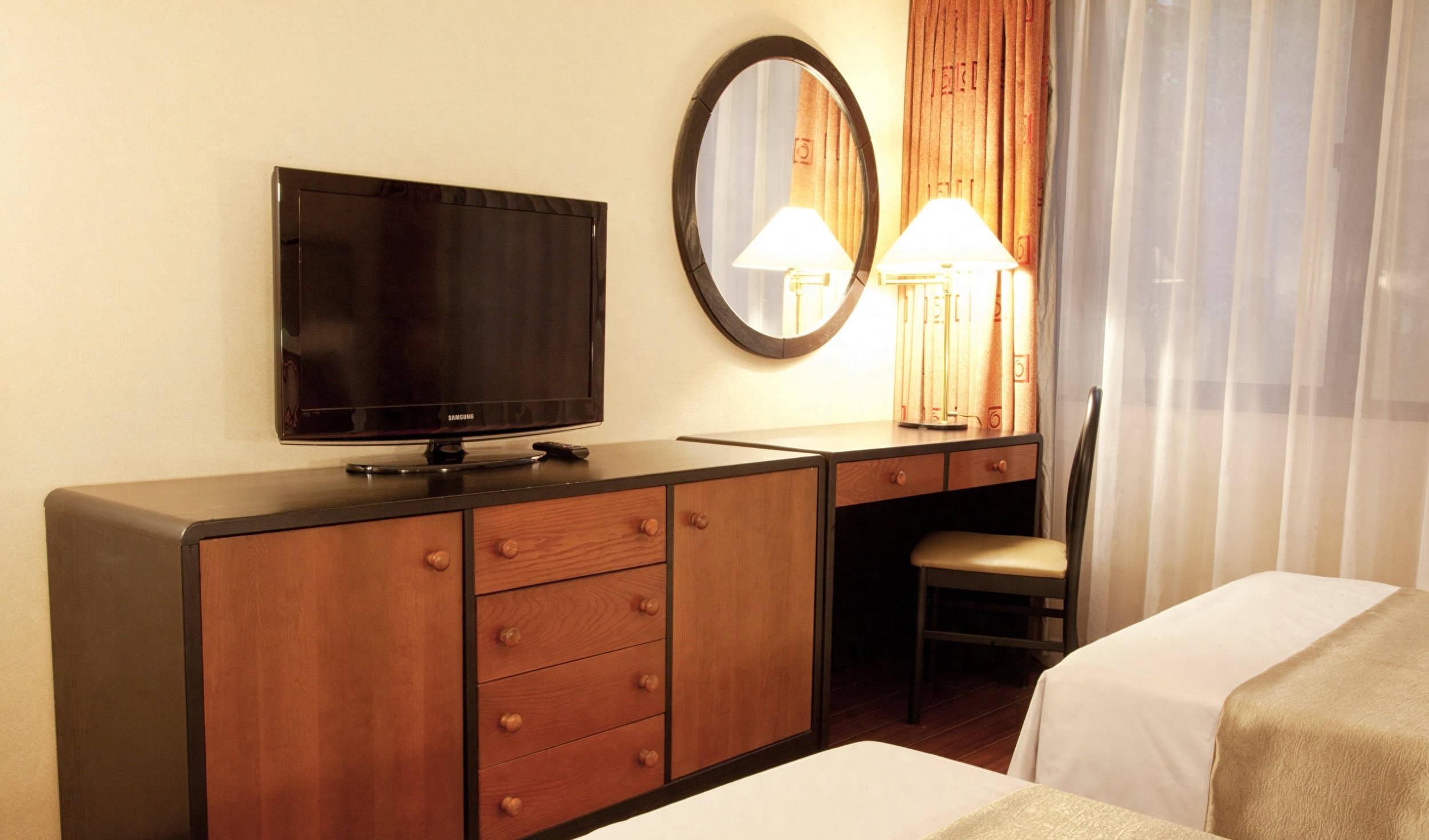 老话说钟不挂三处,钟有三不挂镜有三不摆