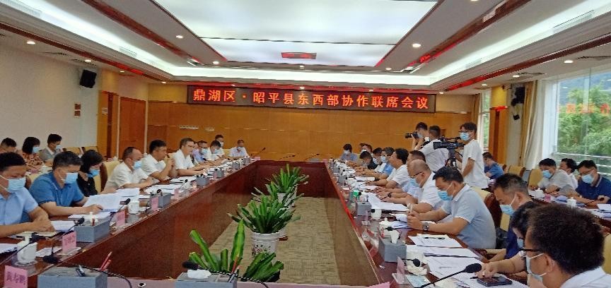 同饮一江水共享南北情,同饮一江水粤桂一家亲